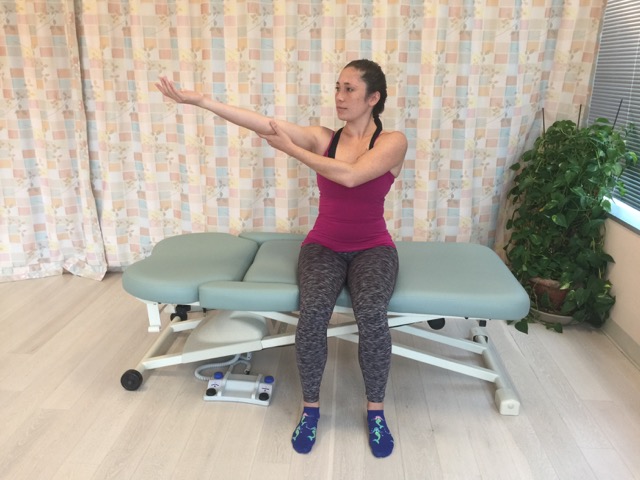Self-care stretch for limited abduction range of motion in a client with frozen shoulder. Permission: Joseph E. Muscolino.